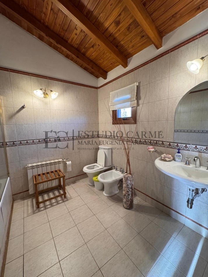 Casa 6 amb + amplio quincho o depto con garage en Dina Huapi a 15 km de Bariloche zona residencial jardin