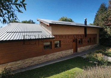 Casa 6 ambientes con vista al lago amplio jardin con riego quincho deck  venta en Bariloche 