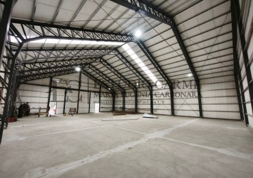 Galpon en alquiler//deposito ideal logistica con dos oficinas y dos baños kitchenettes 18 x 22 m en lote de 1.200 m2 barrio San Francisco Bariloche